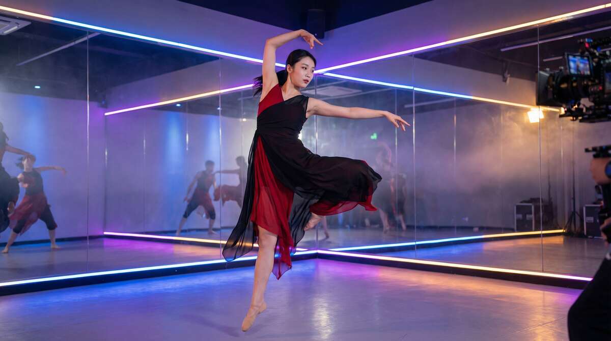 萝莉岛舞蹈视频表演